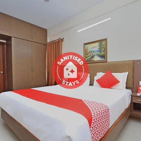 Vaccinated Staff - Oyo 10379 Hotel Varcity Sapphire Bangalore Exteriör bild