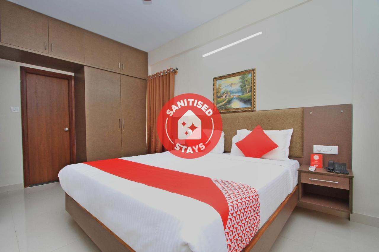 Vaccinated Staff - Oyo 10379 Hotel Varcity Sapphire Bangalore Exteriör bild