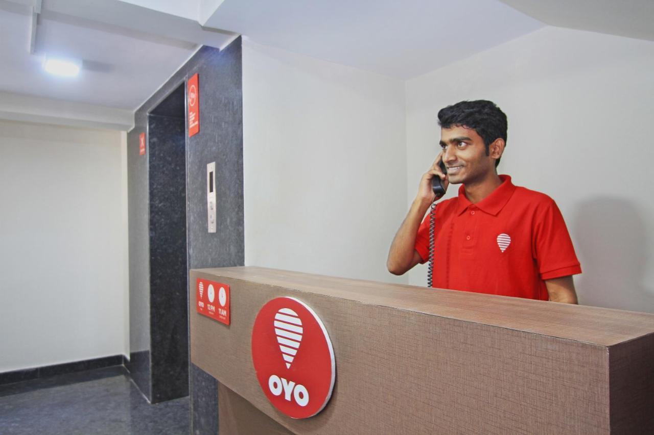 Vaccinated Staff - Oyo 10379 Hotel Varcity Sapphire Bangalore Exteriör bild