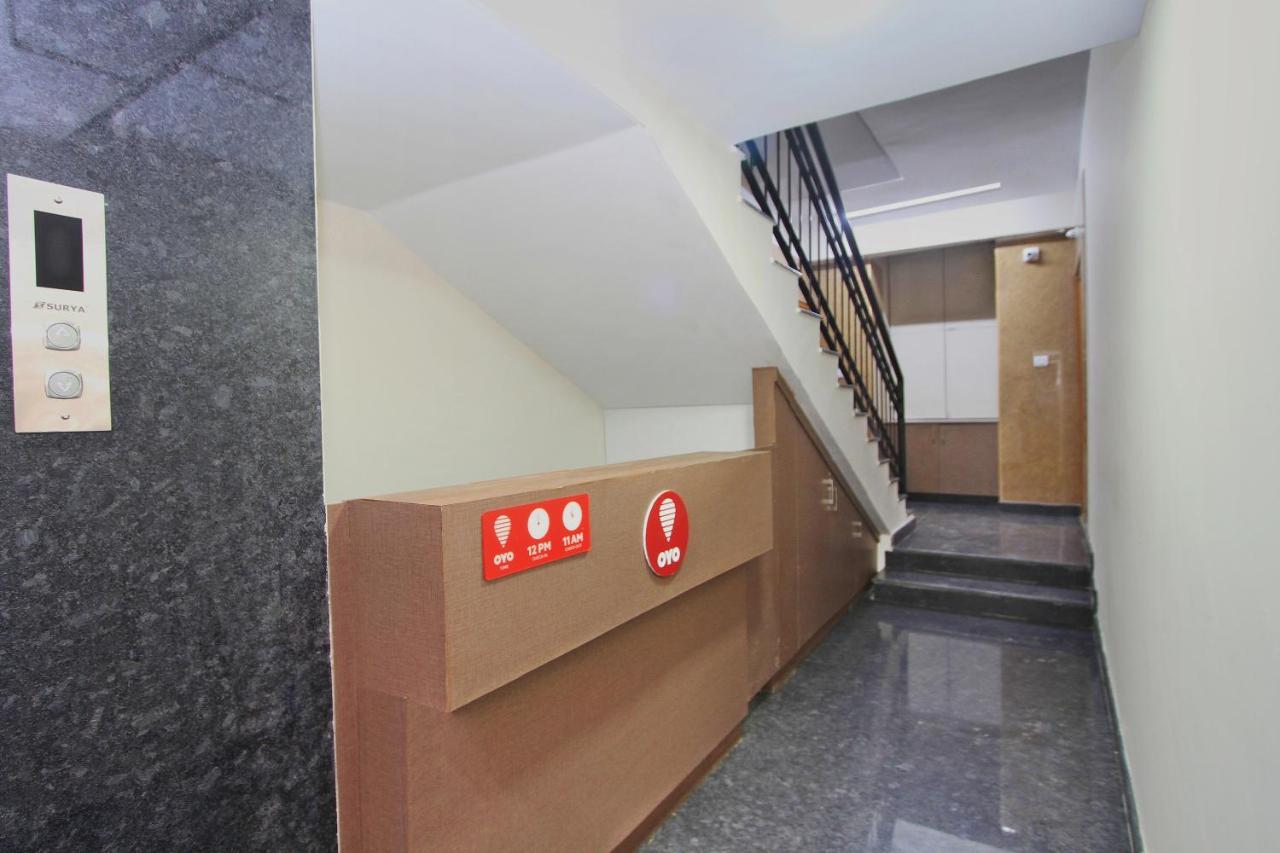 Vaccinated Staff - Oyo 10379 Hotel Varcity Sapphire Bangalore Exteriör bild