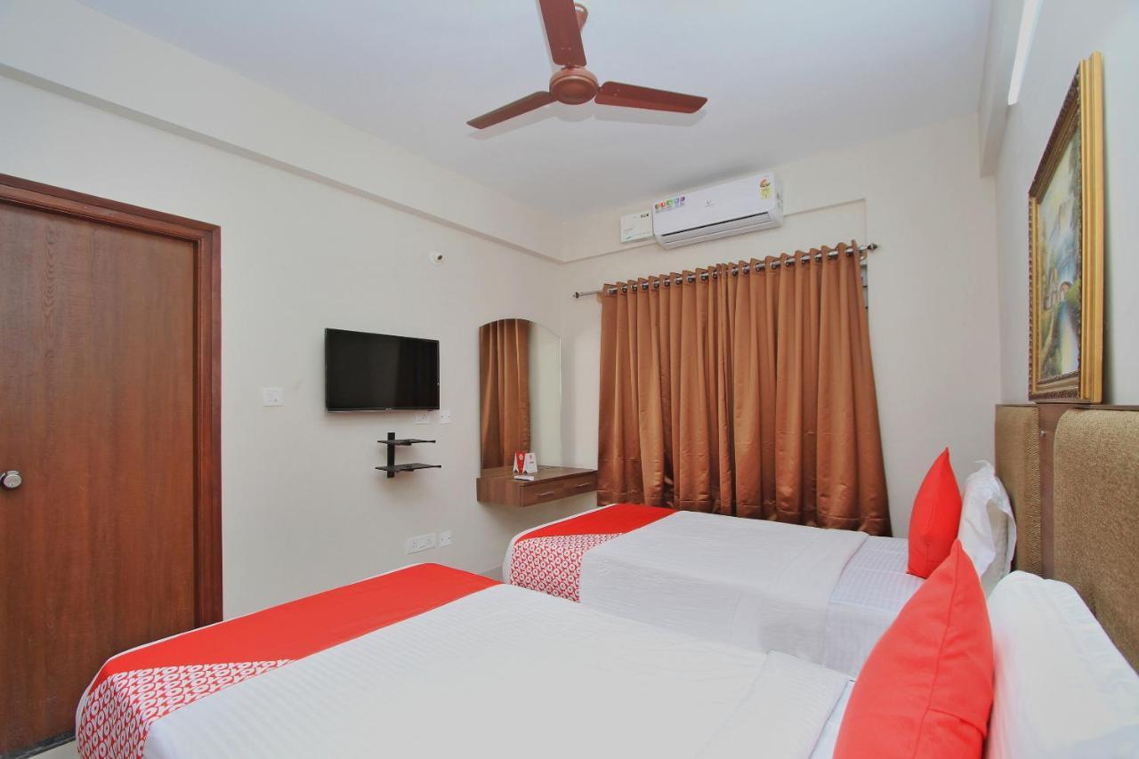 Vaccinated Staff - Oyo 10379 Hotel Varcity Sapphire Bangalore Exteriör bild