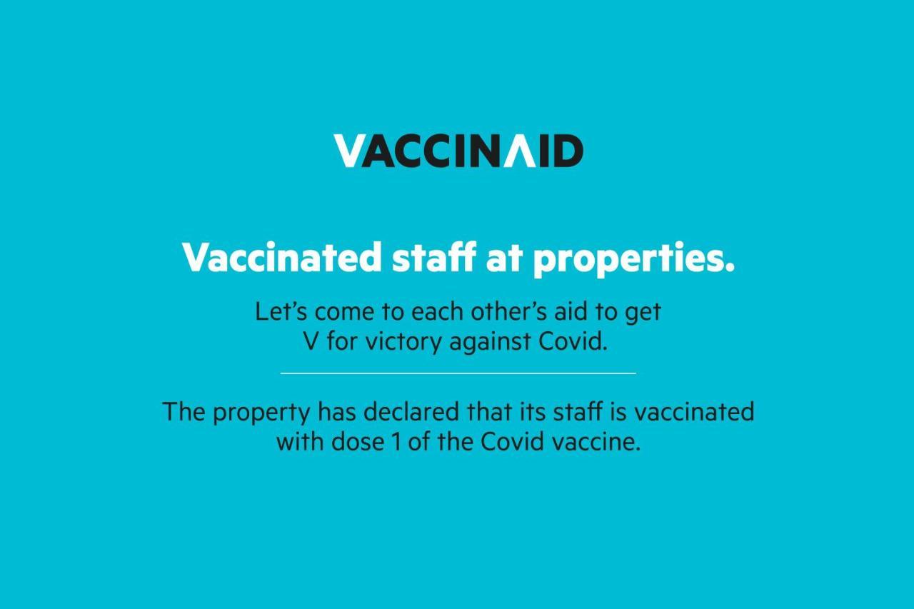 Vaccinated Staff - Oyo 10379 Hotel Varcity Sapphire Bangalore Exteriör bild